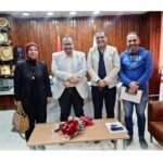 وكيل الصحة بالشرقية يجتمع بمدير مستشفى الكبد محمد سامي النجار بههيا لتعزيز التعاون وتحسين الخدمات