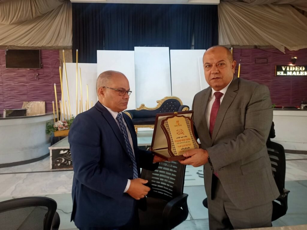 المهندس سامي ابو وردة يكريم مهندس بارز بشركة القناة لتوزيع الكهرباء بالاسماعيلية تقديرًا لعطائه وإخلاصه المهني