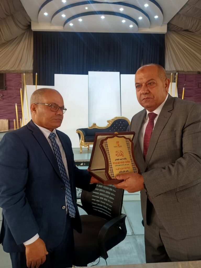 المهندس سامي ابو وردة يكريم مهندس بارز بشركة القناة لتوزيع الكهرباء بالاسماعيلية تقديرًا لعطائه وإخلاصه المهني