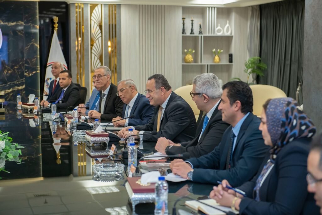 وزيرا الإنتاج الحربي والتعليم العالي يبحثان تعزيز التعاون في البحث العلمي والتدريب