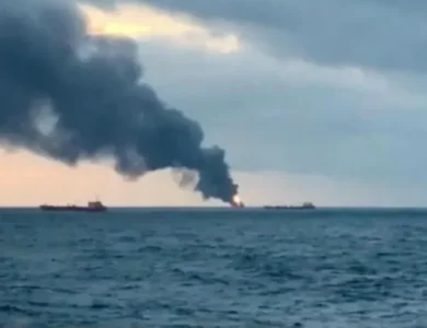 إيران تحذر من اقتراب مدمرة أمريكية وتربط ذلك بمفاوضات إسلام آباد