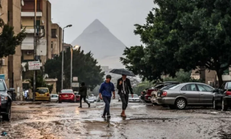 الأرصاد تحذر من أمطار رعدية وأتربة.. وتكشف موعد تحسن الطقس في مصر