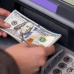 الدولار يقفز لمستويات قياسية في البنوك المصرية امام الجنيه المصري