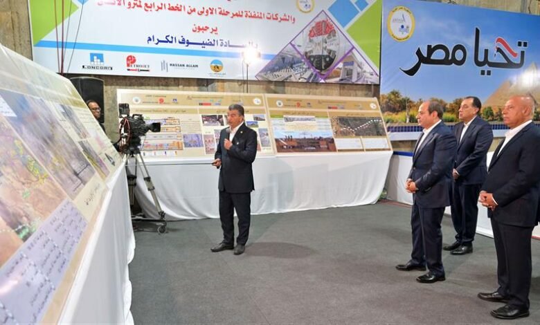 الرئيس السيسي يتفقد مشروع محطة الأهرامات