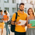 بقلم منى السباعي داخل عقل المراهق.. لماذا يبدو الأبناء مختلفين في هذه المرحلة؟