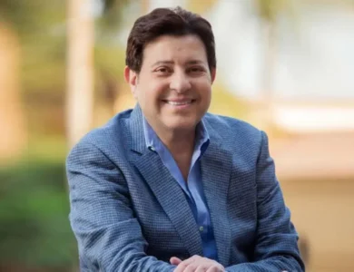 تطورات خطيرة في حالة الفنان هاني شاكر ومصطفى كامل يطالب بالدعاء