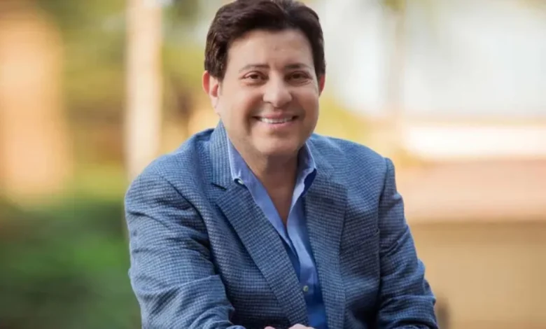 تطورات خطيرة في حالة الفنان هاني شاكر ومصطفى كامل يطالب بالدعاء