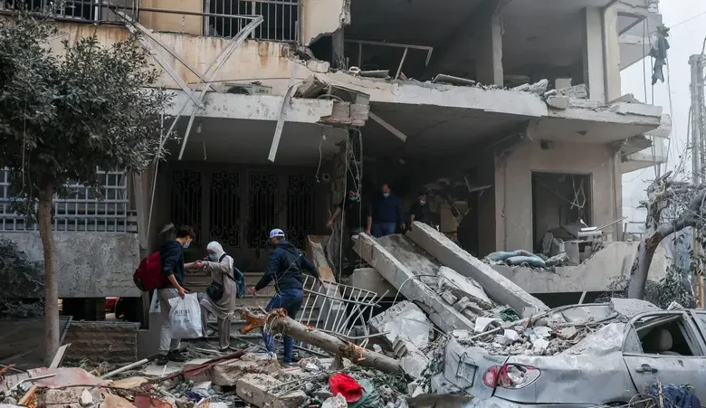 حزب الله يتوعد بمواصلة الهجمات.. وإسرائيل تشن 100 غارة على لبنان في 10 دقائق