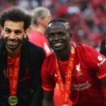 صحيفة «عكاظ» السعودية صلاح وماني على أعتاب النصر.. هل تتجدد الأسطورة في السعودية؟