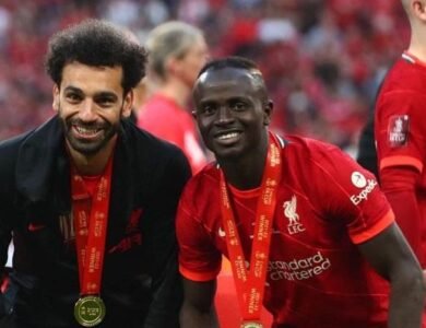 صحيفة «عكاظ» السعودية صلاح وماني على أعتاب النصر.. هل تتجدد الأسطورة في السعودية؟