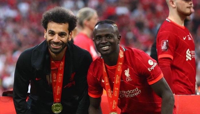 صحيفة «عكاظ» السعودية صلاح وماني على أعتاب النصر.. هل تتجدد الأسطورة في السعودية؟