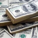 صعود الدولار عالميًا اليوم بدعم التوترات الجيوسياسية وتصريحات ترامب الأخيرة