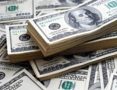 صعود الدولار عالميًا اليوم بدعم التوترات الجيوسياسية وتصريحات ترامب الأخيرة