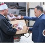 محافظ الشرقية يشهد تسليم 2 طن لحوم صكوك الأضاحي للمستحقين