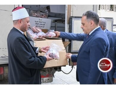 محافظ الشرقية يشهد تسليم 2 طن لحوم صكوك الأضاحي للمستحقين