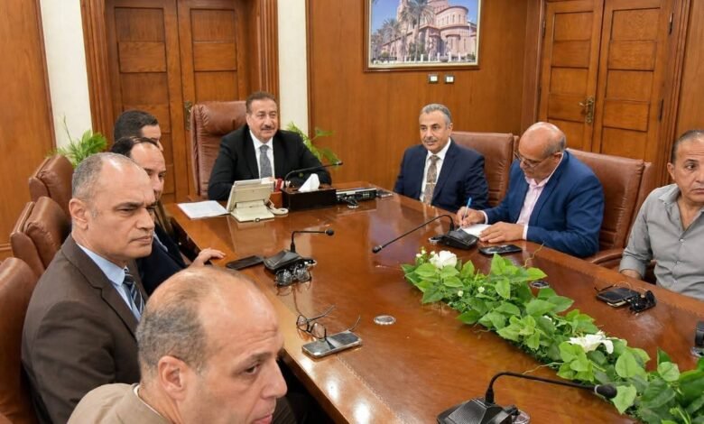 محافظ بورسعيد يناقش مقترح إنشاء كوبري عائم لربط بورسعيد ببورفؤاد الجديد