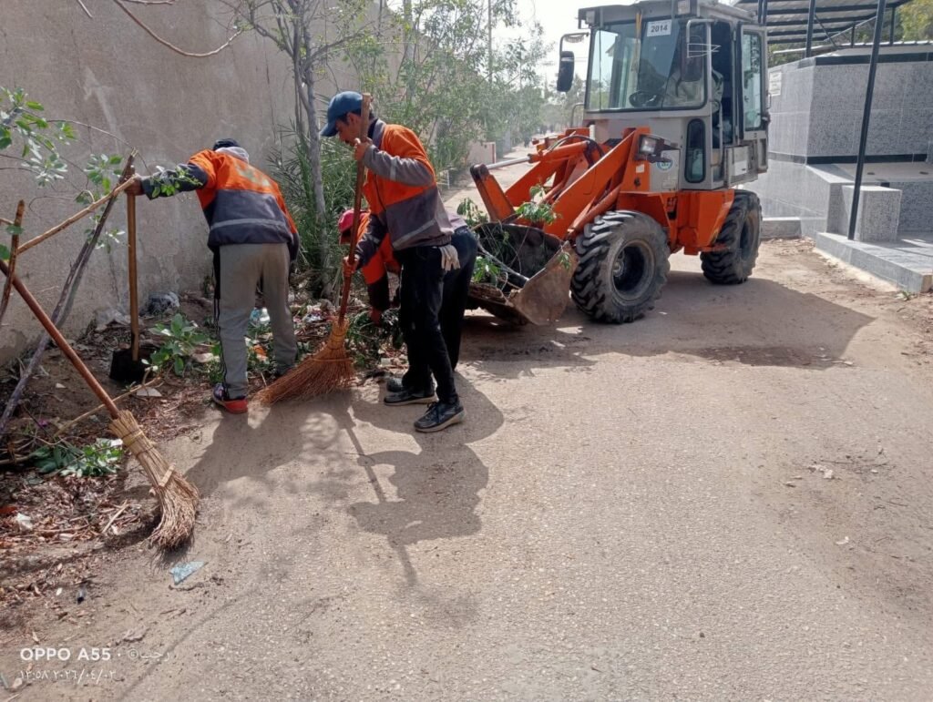 محافظ بورسعيد يوجة بمواصل الحملاته المكثفة لفرض الانضباط ويغلق منشآت مخالفة في الأحياء