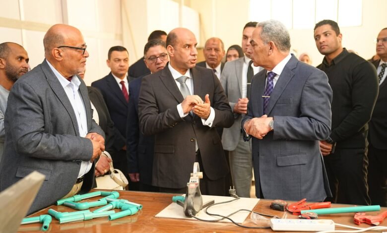 وزير العمل يبدأ زيارته للإسماعيلية بتوقيع بروتوكول تدريب الشباب على الملابس الجاهزة
