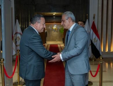 وزيرا الإنتاج الحربي والتعليم العالي يبحثان تعزيز التعاون في البحث العلمي والتدريب