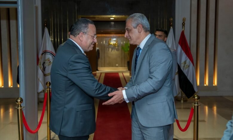 وزيرا الإنتاج الحربي والتعليم العالي يبحثان تعزيز التعاون في البحث العلمي والتدريب