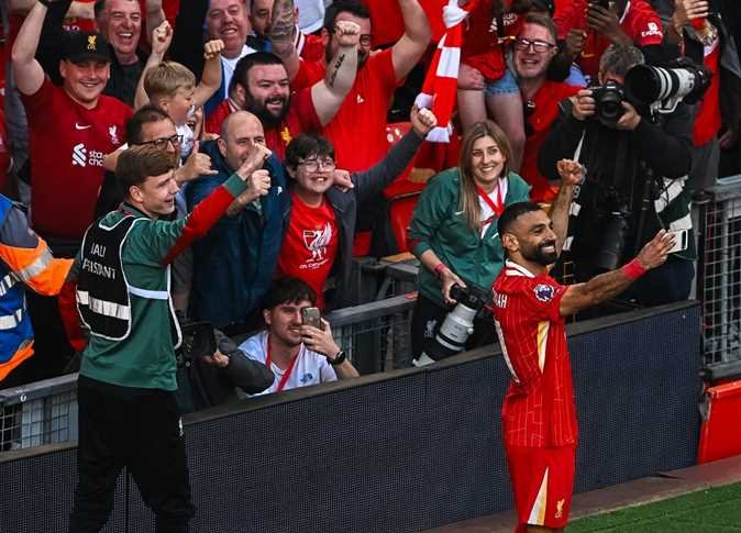 وداع تاريخي لمحمد صلاح.. جماهير ليفربول تغني للملك المصري بجميع لغات العالم