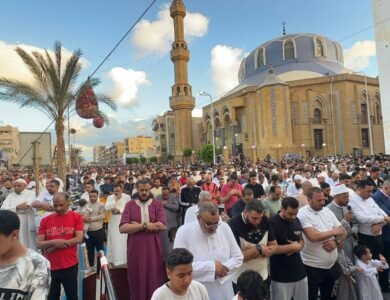آلاف المواطنين يؤدون صلاة عيد الأضحى بساحة الحسين ببورسعيد وسط أجواء إيمانية مبهجة