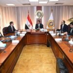 وزير الصناعة يبحث مع سيمكس خطط التوسع والاستدامة الصناعية بمصر الجديدة