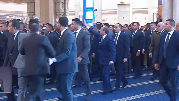 السيسي يؤدي صلاة عيد الأضحى بالعاصمة الجديدة وسط حضور رسمي وإعلامي واسع