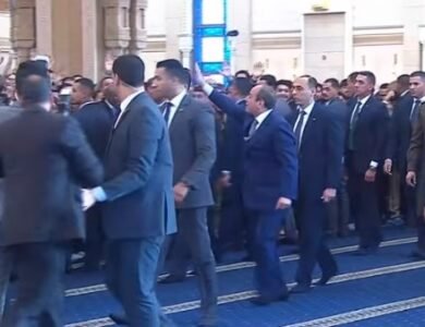 الرئيس السيسي يؤدي صلاة عيد الأضحى بمسجد الرحمن الرحيم وسط حضور رسمي كبير