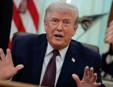 ترامب يلوح باتفاق نووي مع إيران ويهدد بقصف أقوى