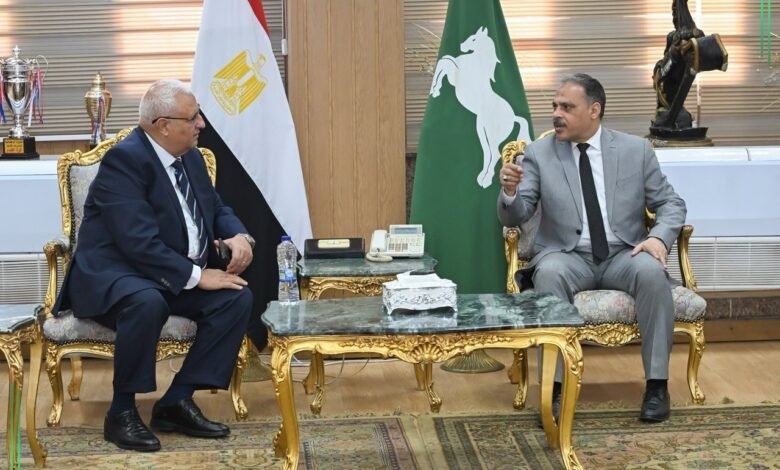محافظ الشرقية والبنك الزراعي يوزعان كوبونات غذائية لدعم الأسر الأكثر احتياجًا