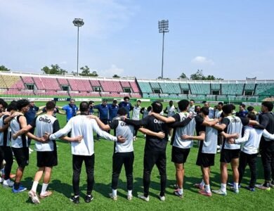معتمد جمال يحاضر لاعبي الزمالك بصرامة قبل موقعة حسم لقب الدوري أمام سيراميكا