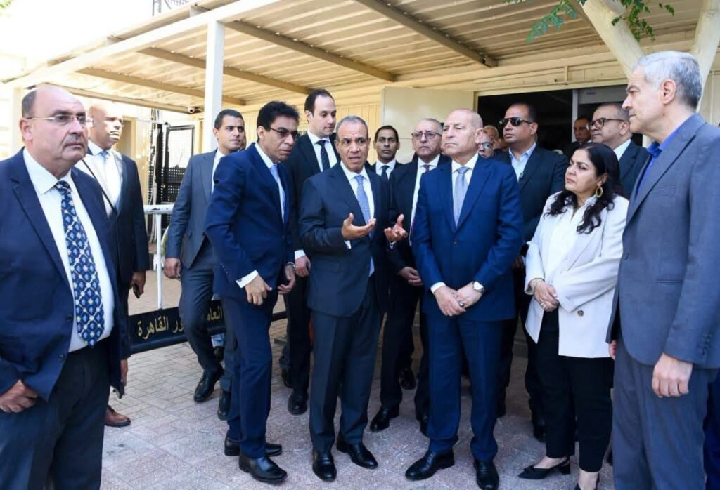 وزير الخارجية يتفقد تطوير مكتب تصديقات المريلاند ويؤكد استمرار تحسين الخدمات للمواطنين بكفاءة