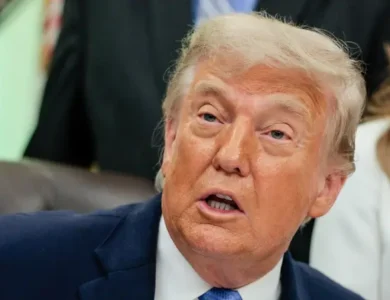 الرئيس الامريكي دونالد ترامب يتراجع عن ضربات إيران ويعلن اقتراب توقيع اتفاق تاريخي