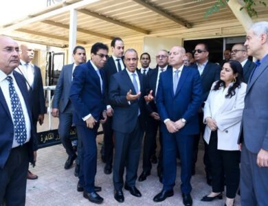 وزير الخارجية يتفقد تطوير مكتب تصديقات المريلاند ويؤكد استمرار تحسين الخدمات للمواطنين بكفاءة
