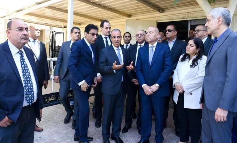 وزير الخارجية يتفقد تطوير مكتب تصديقات المريلاند ويؤكد استمرار تحسين الخدمات للمواطنين بكفاءة