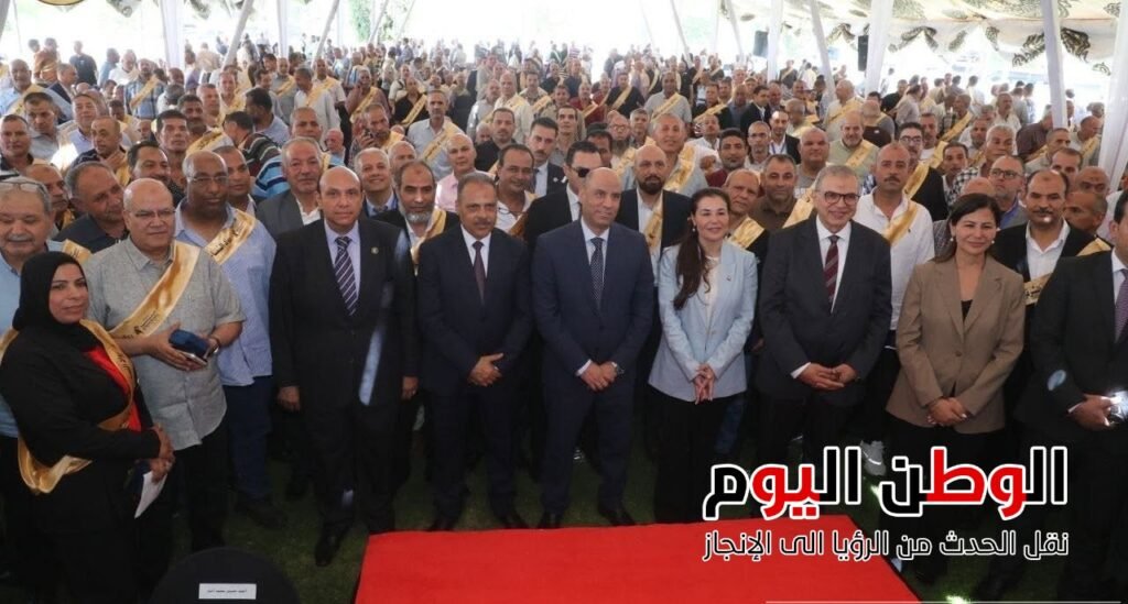 وزير العمل ومحافظ الشرقية يكرمان المتميزين باحتفالية وسام الرواد بمدينة العاشر