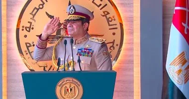 الرئيس السيسي يؤدي سلام الشهيد قبل كلمته في افتتاح مقر القيادة الاستراتيجية الجديد