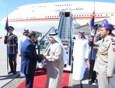 السيسي يؤكد من البحرين تضامن مصر الكامل ورفض الاعتداءات ودعم أمن الخليج