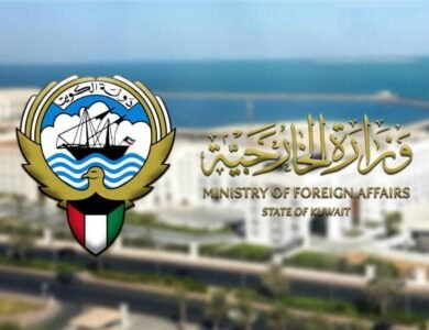 الكويت تستدعي السفير الإيراني احتجاجًا على استهداف ناقلة كويتية بمضيق هرمز وإصابة طاقمها