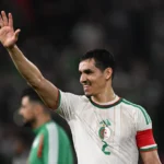 بعد مسيرة تاريخية حافلة عيسى ماندي يودع منتخب الجزائر ويعتزل اللعب الدولي
