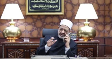 شيخ الأزهر يهنئ أوائل الثانوية الأزهرية ويؤكد الوطن يعول عليكم لبناء المستقبل