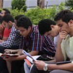 ضبط طالب أثناء محاولة غش إلكتروني بامتحان الفيزياء والثانوية العامة تواصل انضباطها