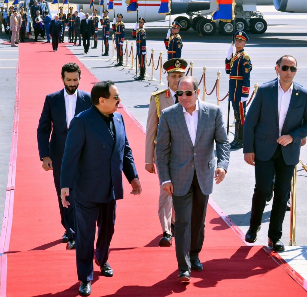 السيسي وملك البحرين يؤكدان تعزيز الشراكة والتنسيق لمواجهة التحديات الإقليمية المشتركة