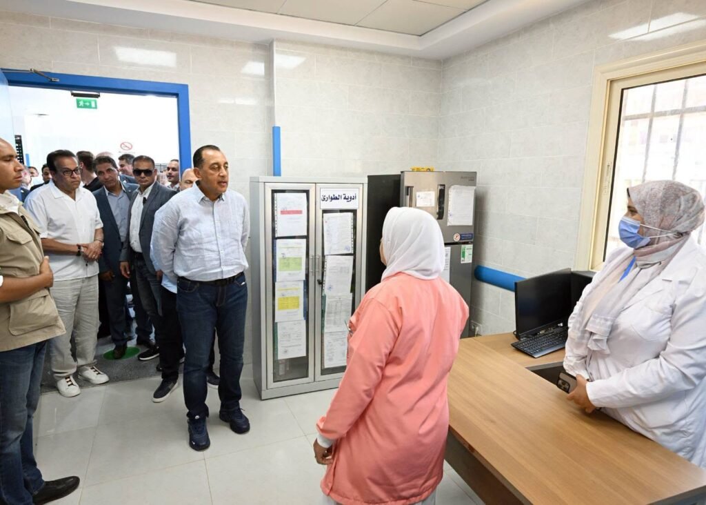 الدكتور مصطفي مدبولي يتفقد وحدة طب الأسرة بنهطاي ويشيد بجودة خدمات حياة كريمة