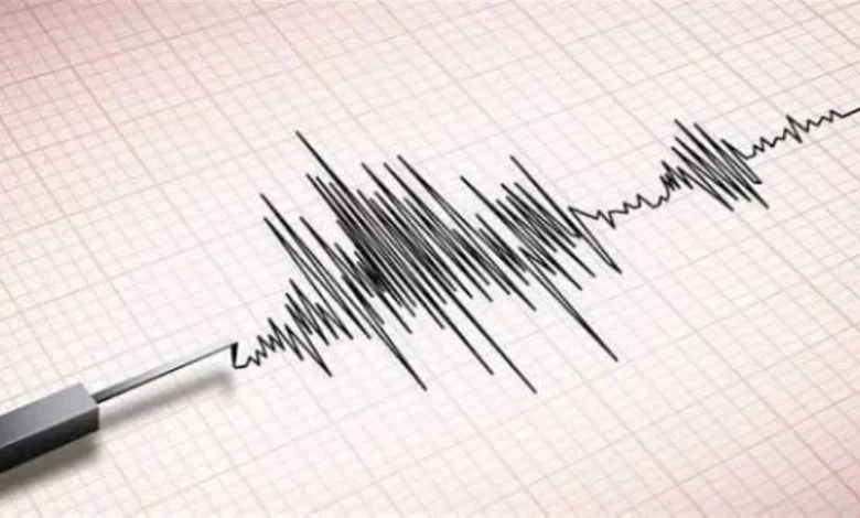 إخلاء ثلاث أسر بعد الزلزال إثر انهيار جزئي بعقار في روض الفرج بالقاهرة