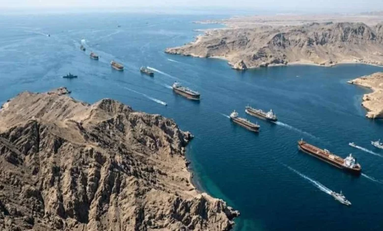 اتفاق مقترح يمنح إيران دورًا بالإشراف على الملاحة عبر مضيق هرمز يثير الجدل