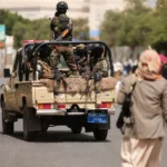 الحوثيون يقصفون أحياء مأرب بـ8 صواريخ ومسيرات ويوقعون إصابات