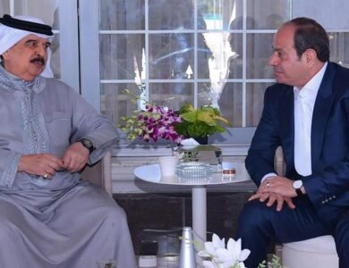 السيسي يؤكد للملك حمد أمن البحرين جزء من الأمن القومي المصري بالكامل