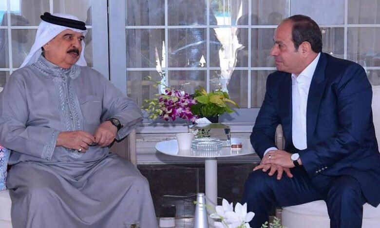السيسي يؤكد للملك حمد أمن البحرين جزء من الأمن القومي المصري بالكامل